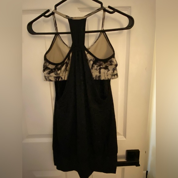 Lululemon 2 in 1 tank/sports bra - Picture 2 of 3
